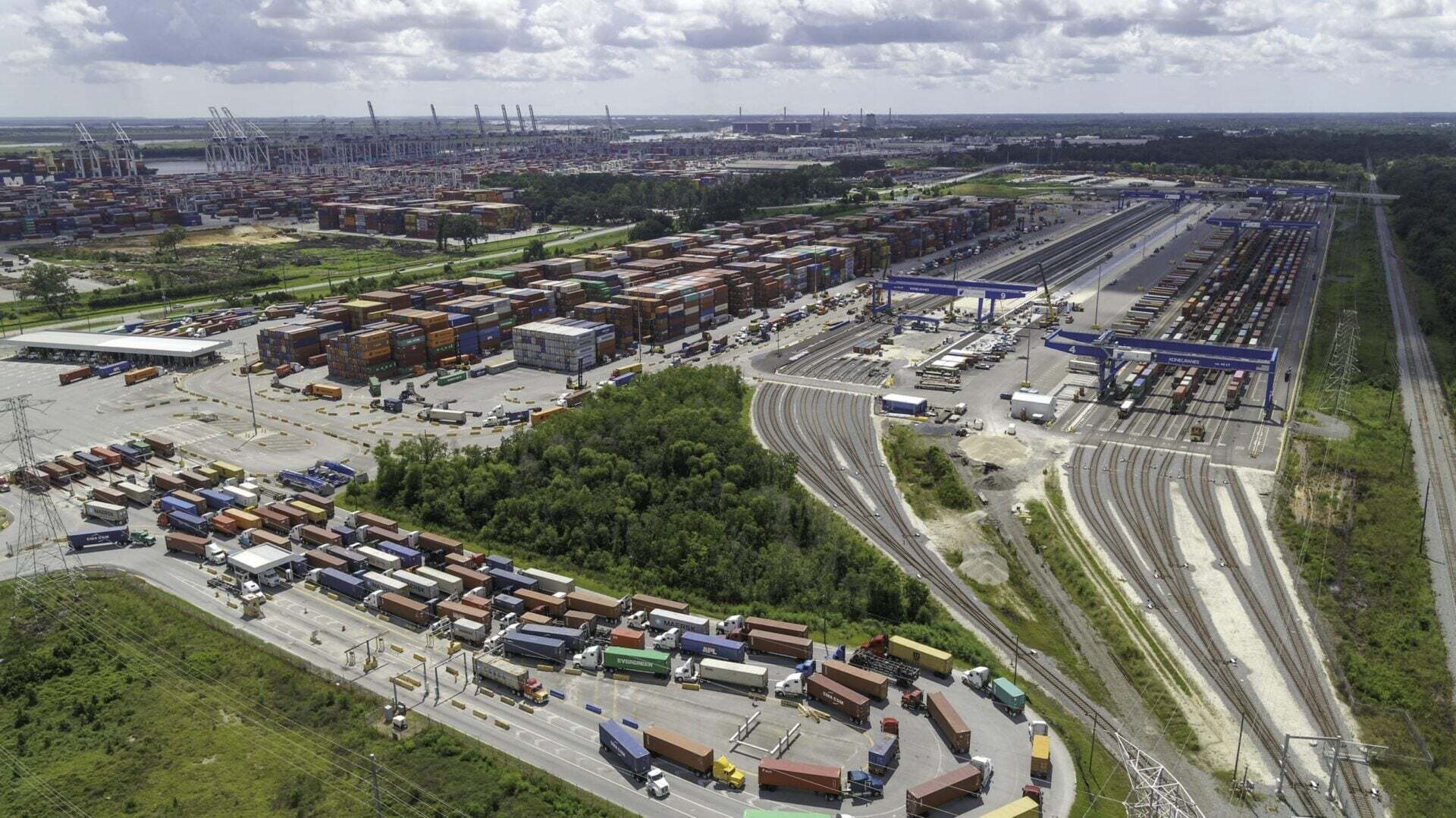 On-port rail intermodal facility